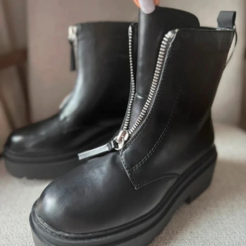 Arizona Jean Company Black Ankle Boots with Zipper
